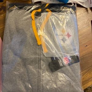 Hoodie Jacket BRAND NEW with Tags. Unworn.
Heather Gray Full Zip!